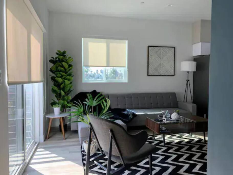 Casa de férias 4br Townhouse In Mid City