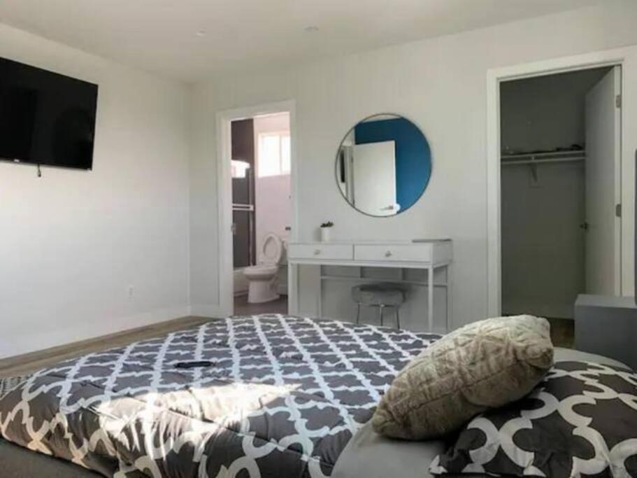Casa de férias 4br Townhouse In Mid City